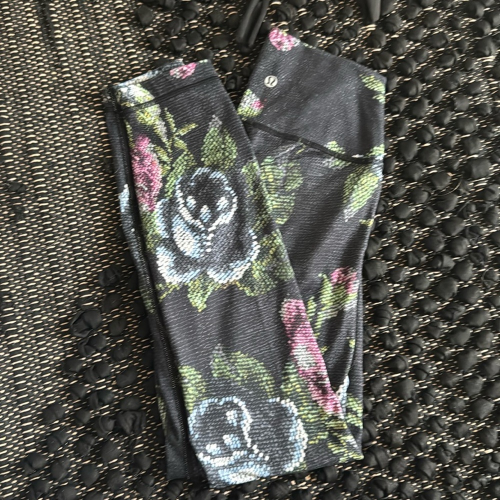 Lululemon rare older style floral legging 4